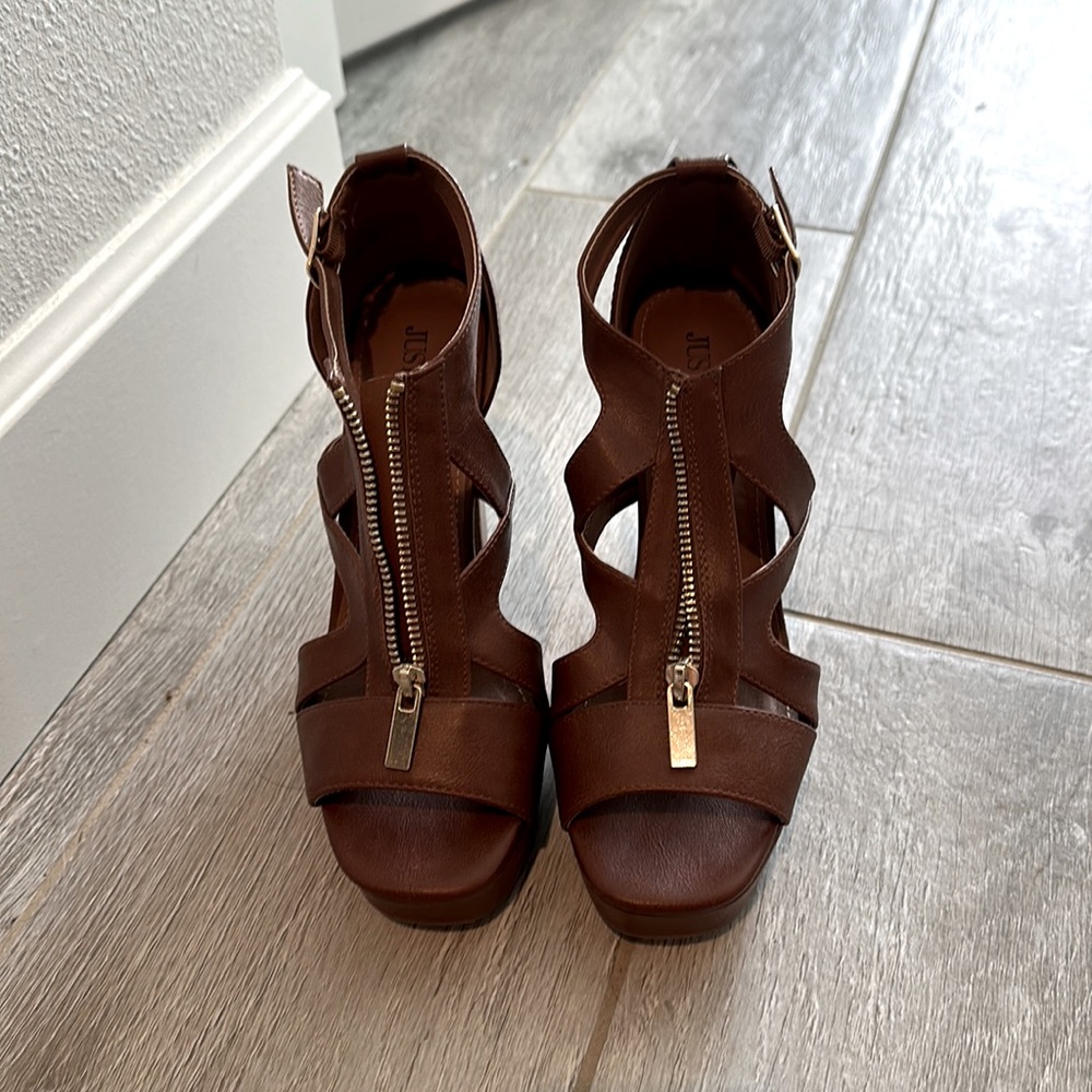 Justfab Eliza Cutout Heeled Sandal
Size: Standard Width / Size 7.5
Color: Cognac